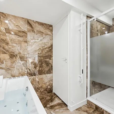 Paisible Avec Jacuzzi Apartment *